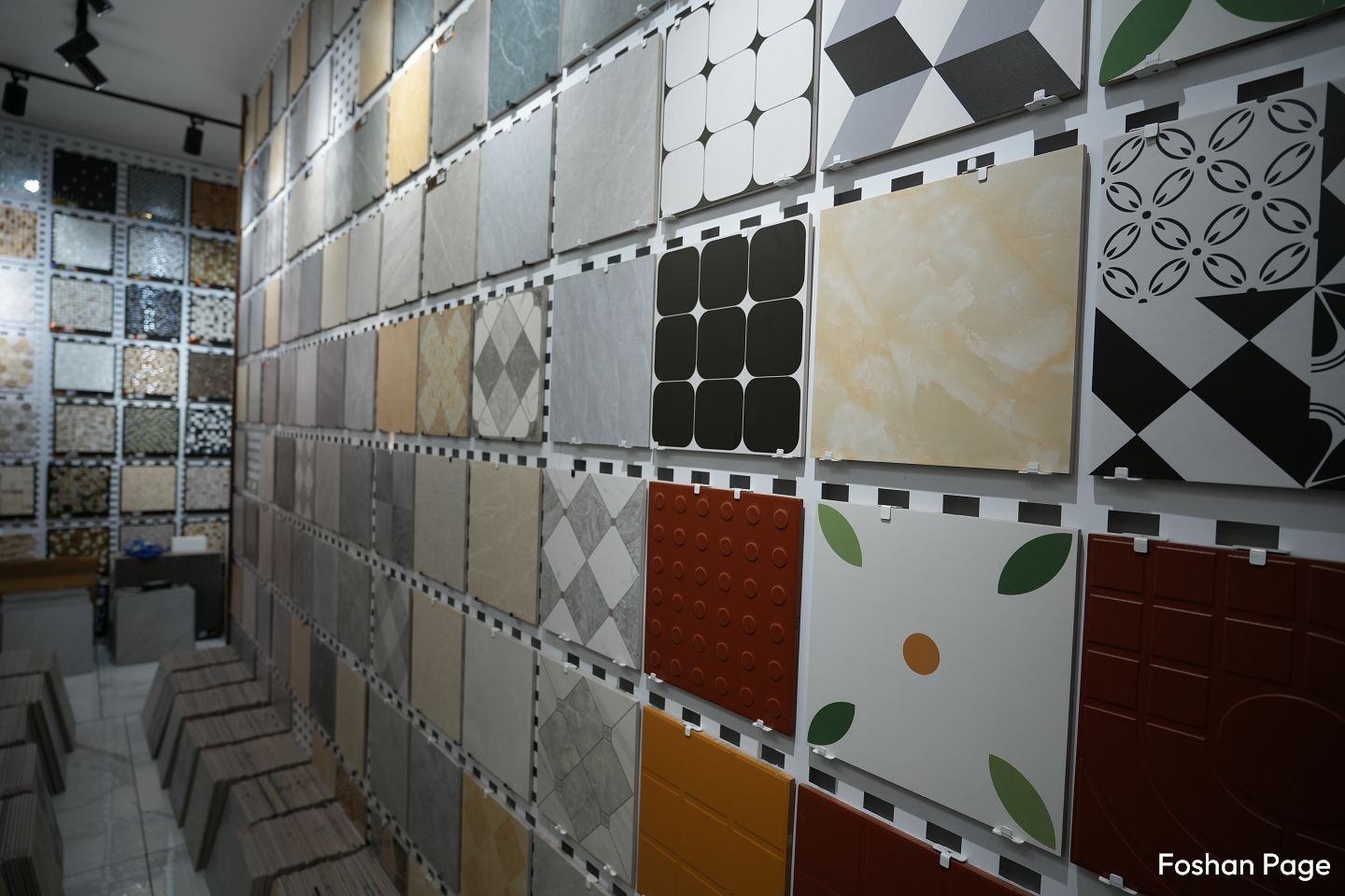 patterned tiles of NA CERAMICS in Foshan Yonglijian Market