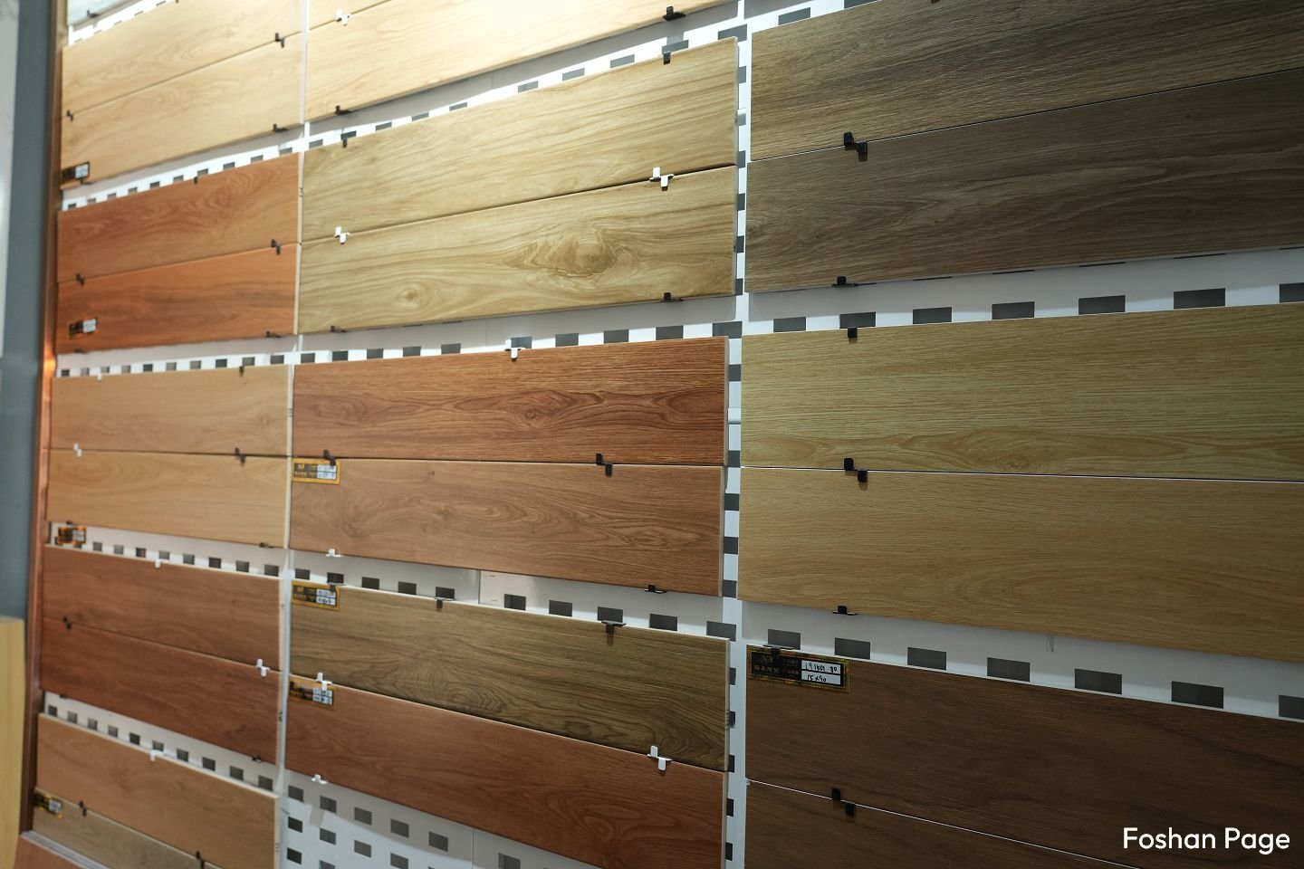 wood-like tiles of NA CERAMICS in Foshan Casa Market