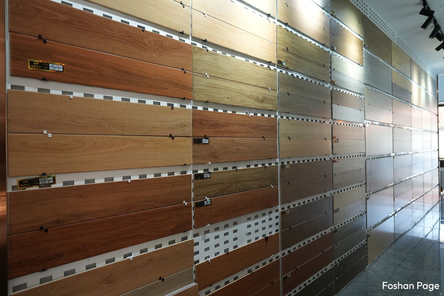 wooden tiles of NA CERAMICS in Foshan Casa Market