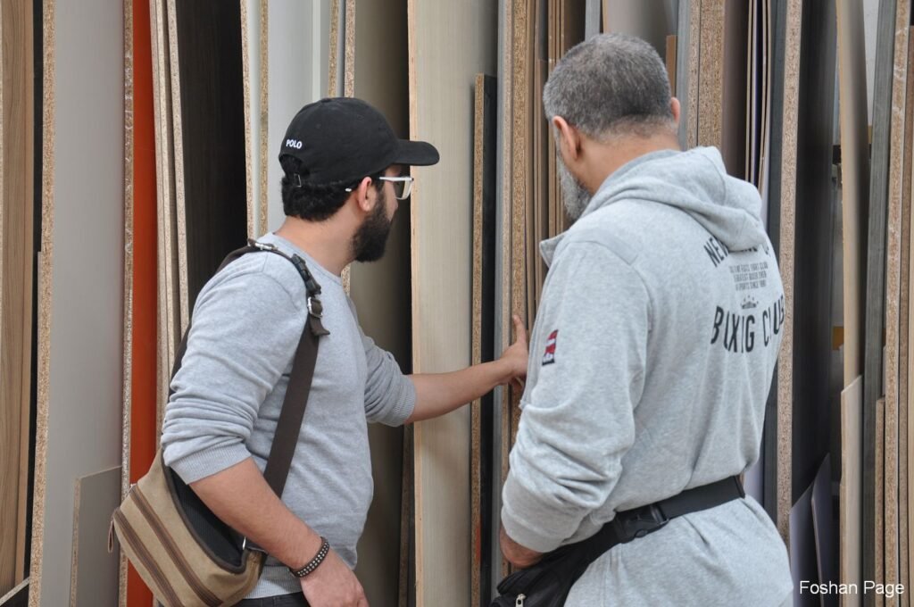 Check building materials in person in Foshan kitchen cabinet factory