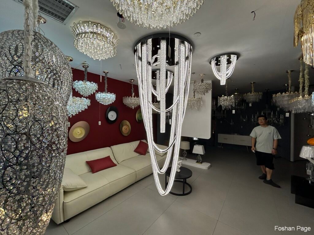 large-modern-chandelier-hanging-design-foshan-showroom