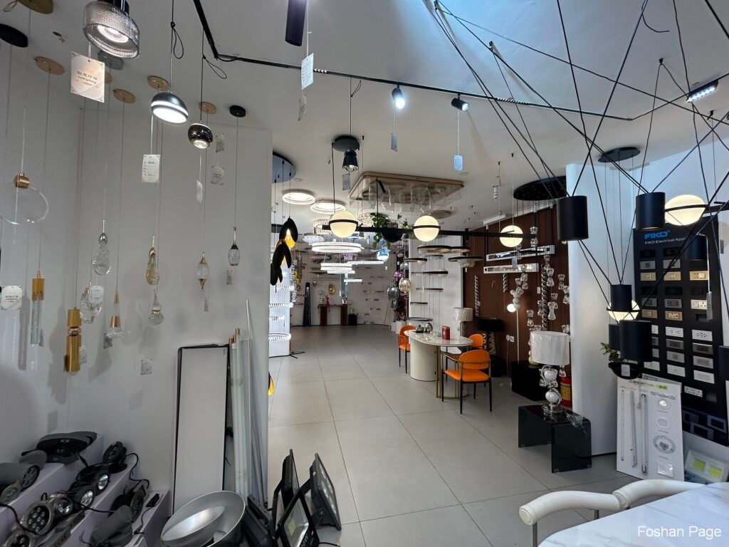 wall-light-and-pendant-light-section-foshan-showroom