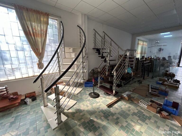 curved-staircase-display